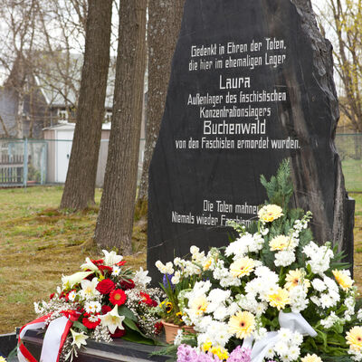 Bild vergr&ouml;&szlig;ern: Gedenkstein2_03