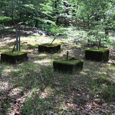 Bild vergr&ouml;&szlig;ern: Fundamente der Wachtürme