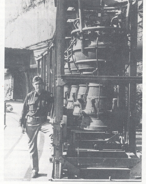 Bild vergr&ouml;&szlig;ern: Soldat mit Triebwerken