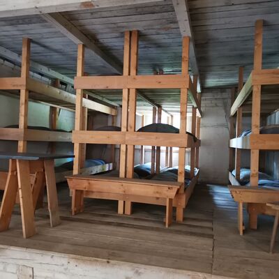 Bild vergr&ouml;&szlig;ern: Stockbetten in Scheune