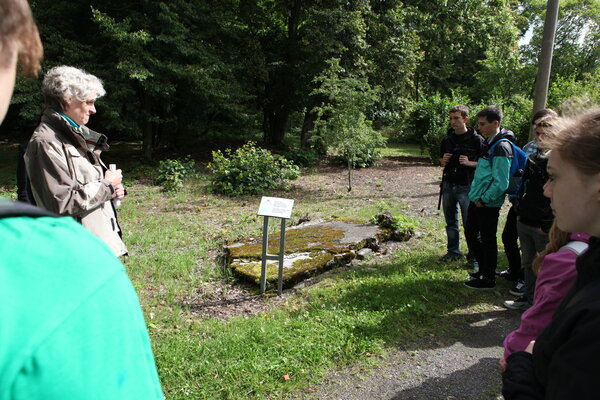 Bild vergr&ouml;&szlig;ern: Fundamente Leichenhalle